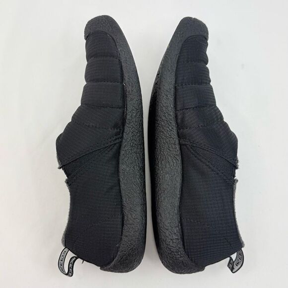 KEEN Howser II Triple Black Quilted Textile Micro Fleece Lined Slipper Shoe main image 8